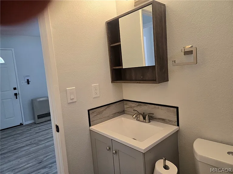 765 Iris Dr — Photo 7