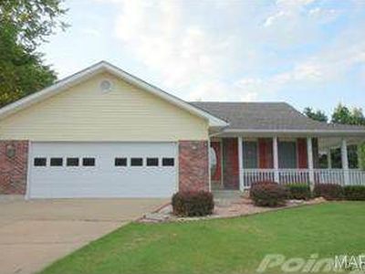 301 Villa Duschene Dr, Warrenton, MO, 63383