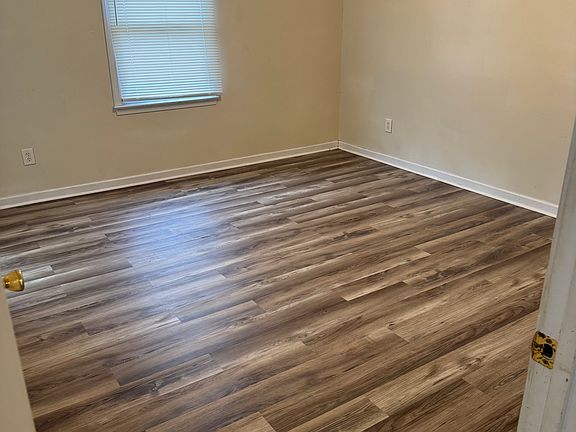 4th image of 821 Lee Road 425