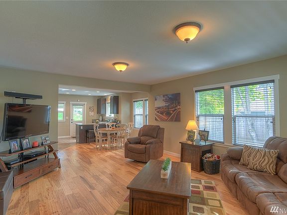 5th image of 1014 Lybarger St SE