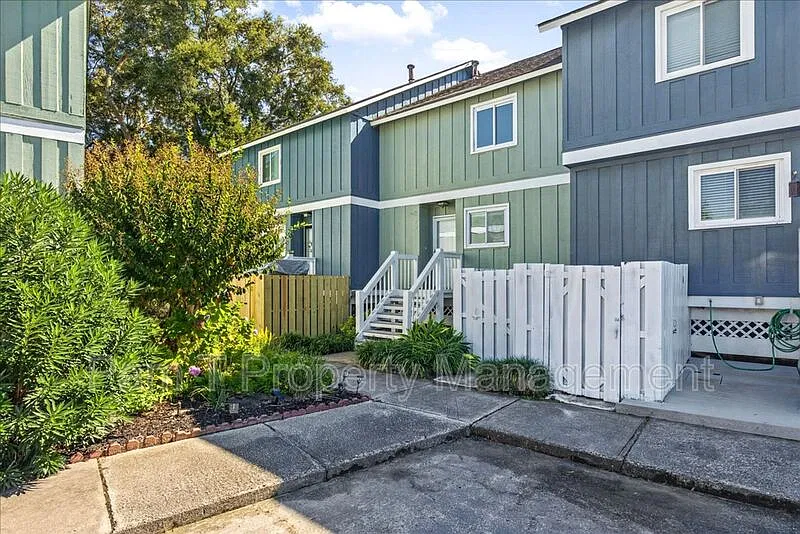 2 bed, 2.5 bath, 1750 sqft, $2,495 — Photo 2