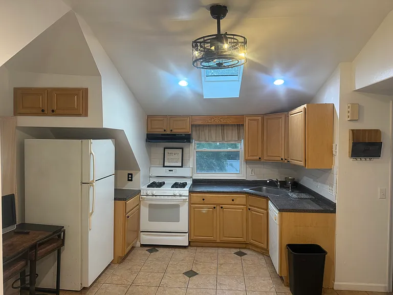 9 Fern Ave #2 — Photo 2
