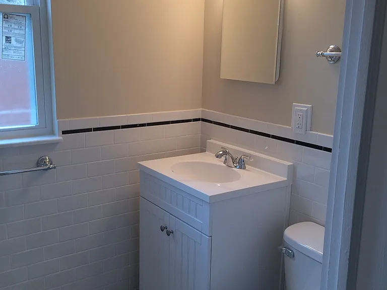 2424 Glenmary Ave — Photo 8