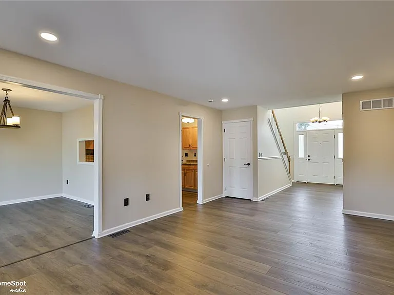 124 Stephanie Dr — Photo 8