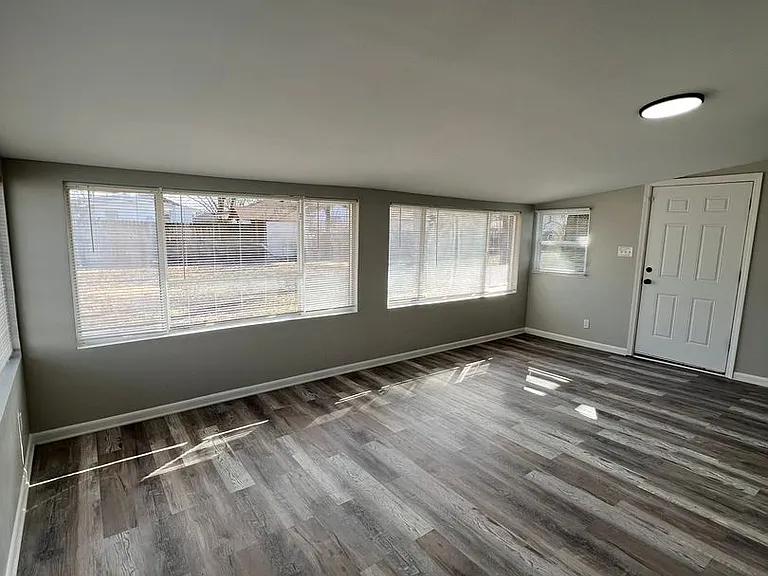 1660 Huxley Dr — Photo 14