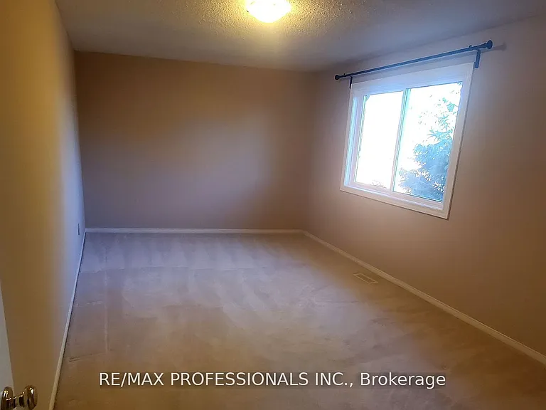2545 Addingham Cres — Photo 26