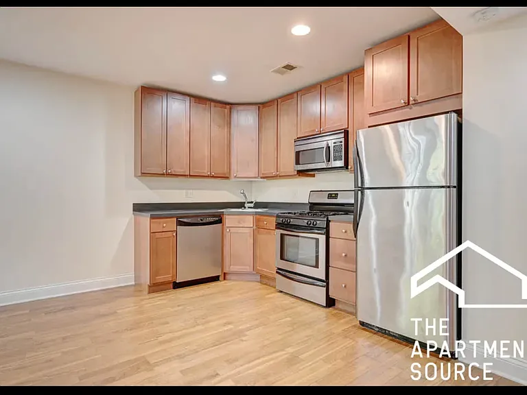 2830 N Albany Ave #G — Photo 2