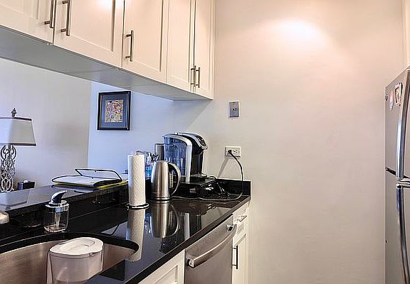 5th image of 200 E 72nd St APT 9A