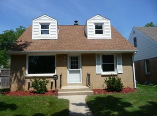 6028 W Kinnickinnic River Pkwy, Milwaukee, WI 53219