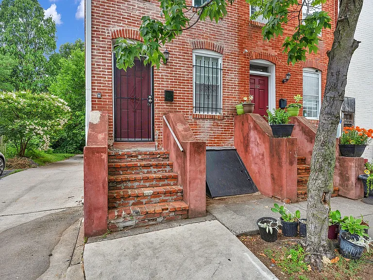 104 S Carrollton Ave — Photo 4
