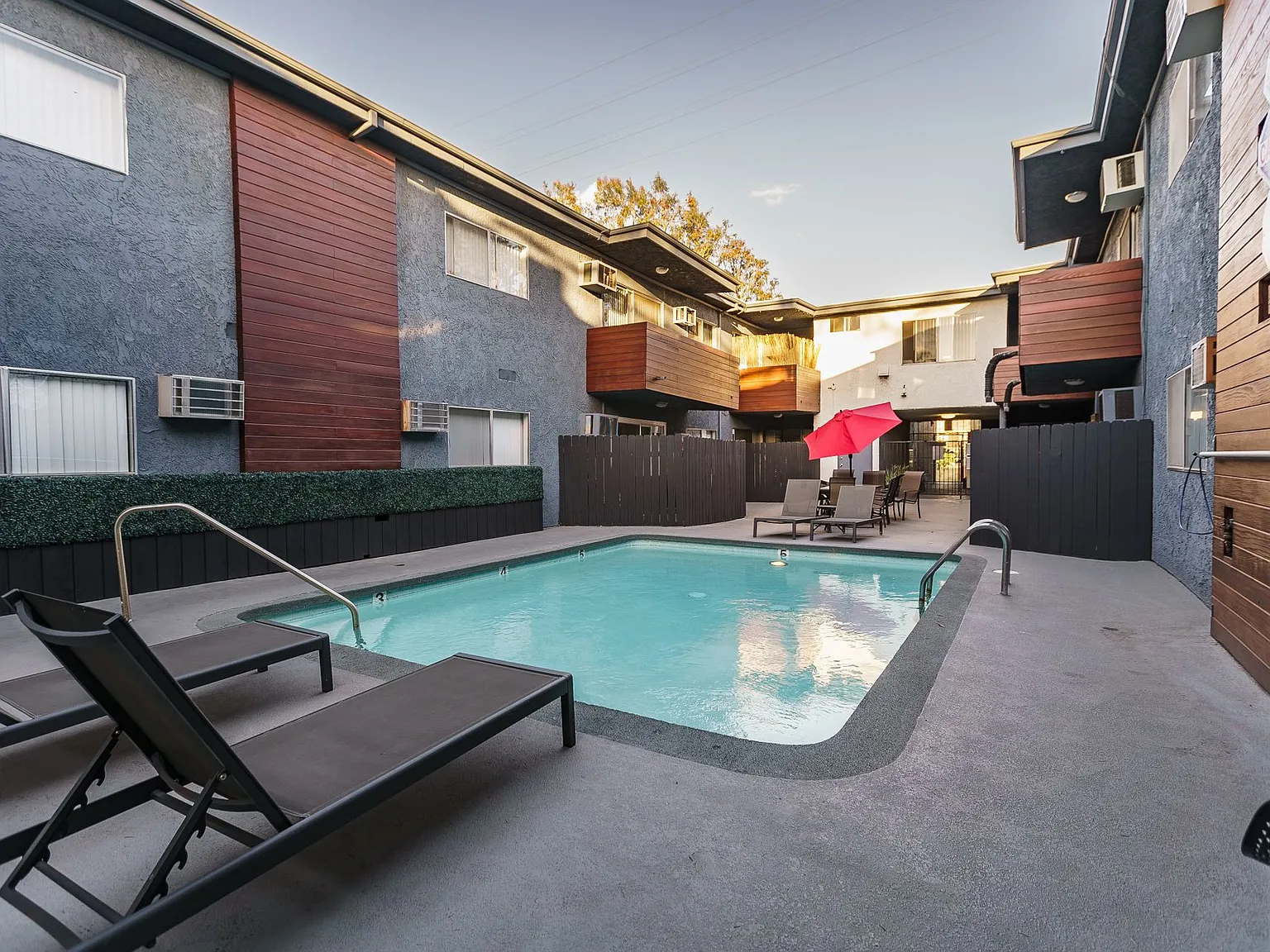 4444 Ensign Avenue — Photo 3