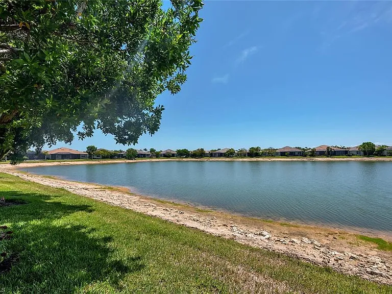14940 Edgewater Cir — Photo 3