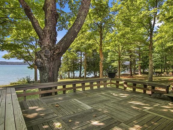 4th image of 3908 Torch Lake Dr