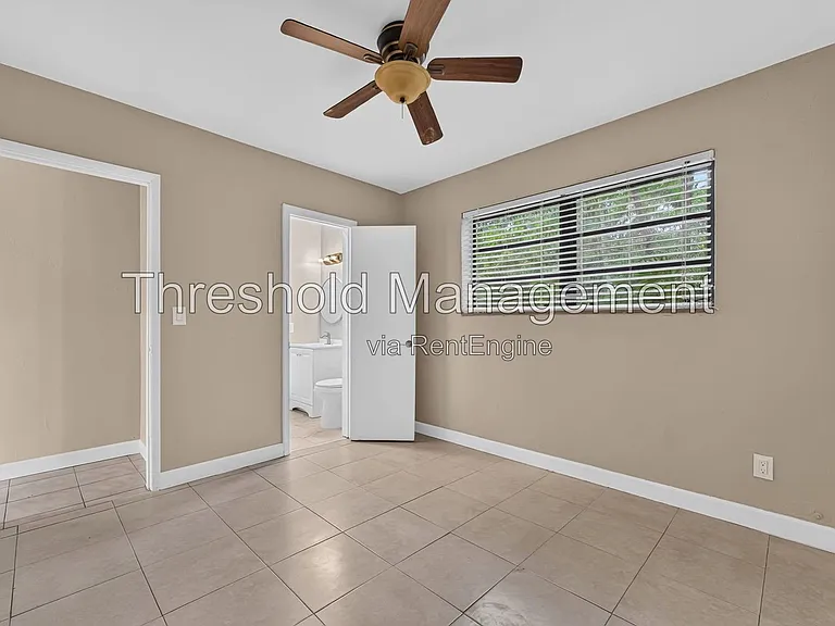 19632 NE 12th Pl — Photo 37