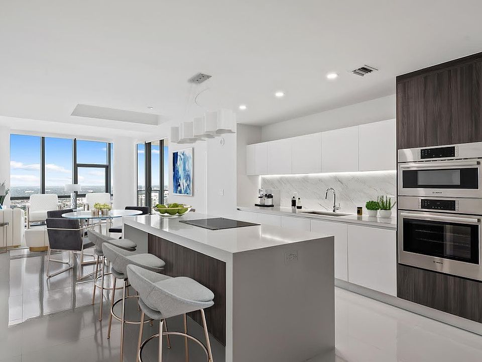 1st image of 851 NE 1st Ave Unit 3901
