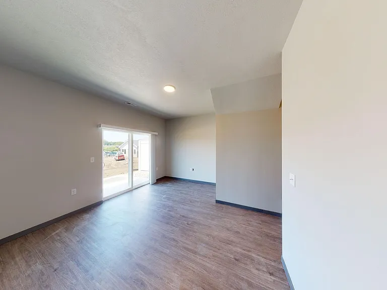 5800 Sunnybrook Plz — Photo 34