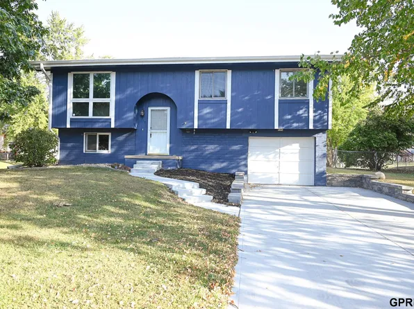7713 Tallowood St, La Vista, NE 68128