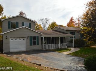 902 N Croydon Ct, Sterling, VA 20164
