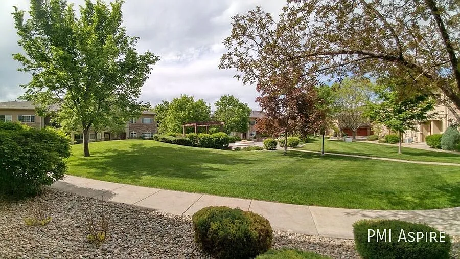 2 Bedroom 2 Bath Townhome in Longmont — Photo 3
