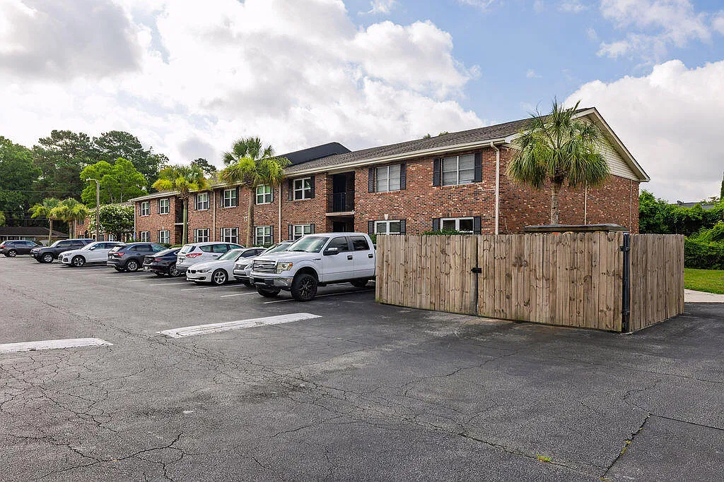 3 bed, 2.0 bath, 1300 sqft, $3,100 — Photo 4