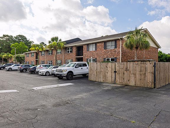 3rd image of 415 Parkdale Dr APT 2F