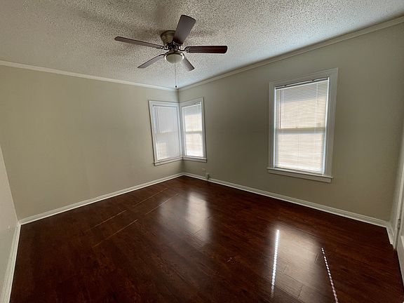 3rd image of 206 W Wright Blvd