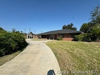 1st image of 1720 Woodland Dr
