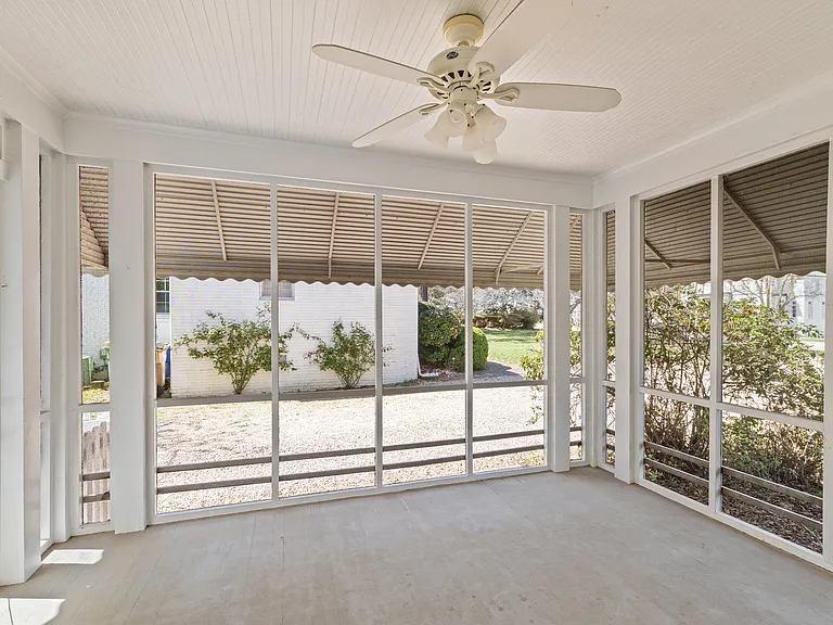 2728 Anderson Dr — Photo 31