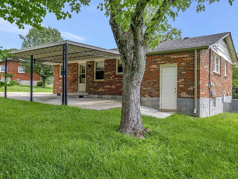 211 Friendship Dr — Photo 21