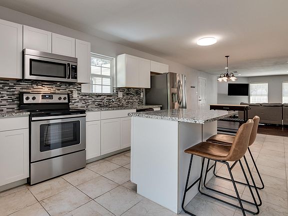 5th image of 3609 Northcut Dr