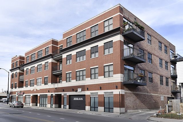 1st image of 2472 W Foster Ave APT 411