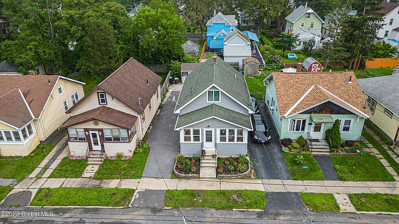 4th image of 18 Myrtle Avenue