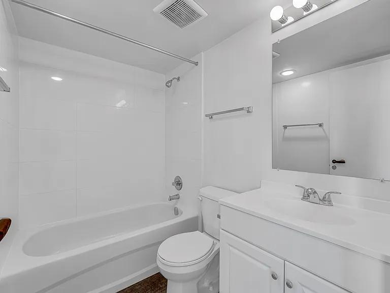 1600L Beach Ave — Photo 20