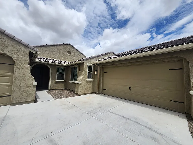 18380 W Sandlewood Dr — Photo 3
