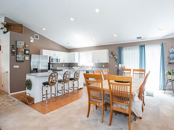 5th image of 8 Beach Plum Ln