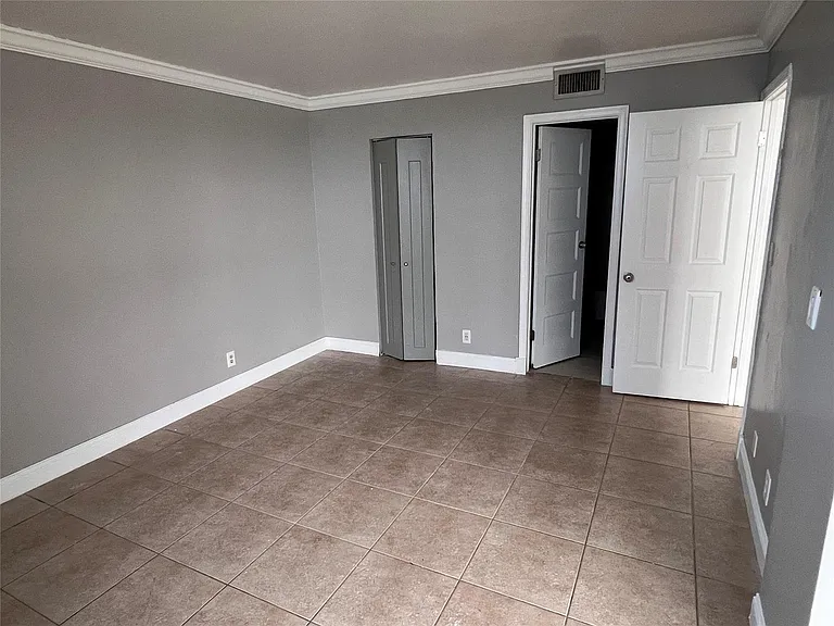 118 Lake Emerald Dr #103 — Photo 6