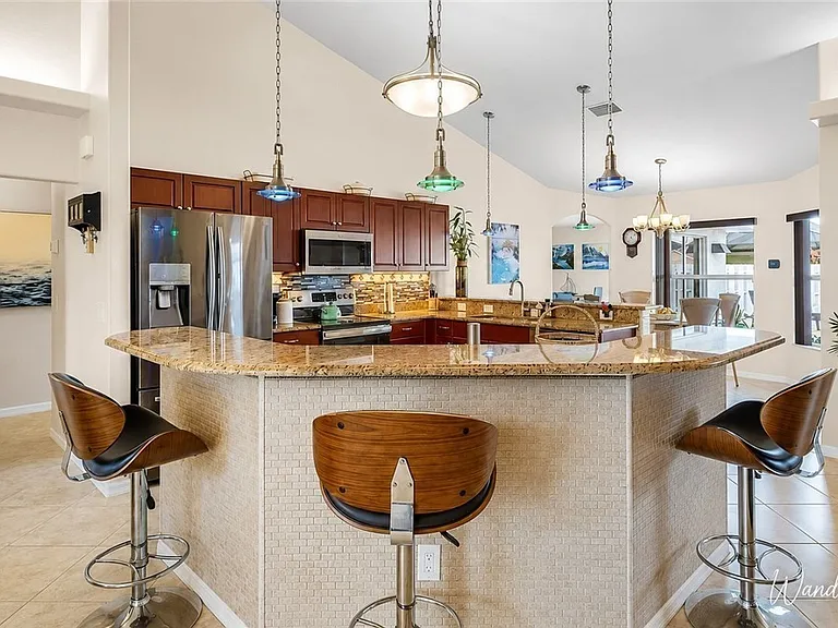4413 SW 10th Ave — Photo 8