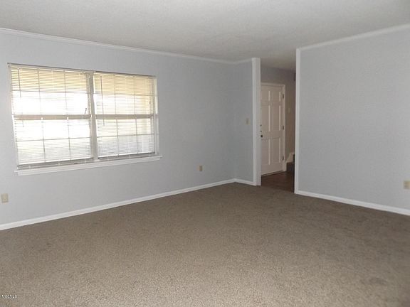 3rd image of 15393 Pinewood Ct