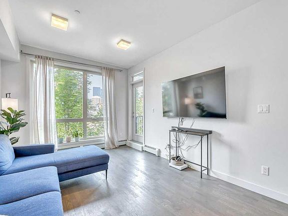 5th image of 305 18th Ave SW #328