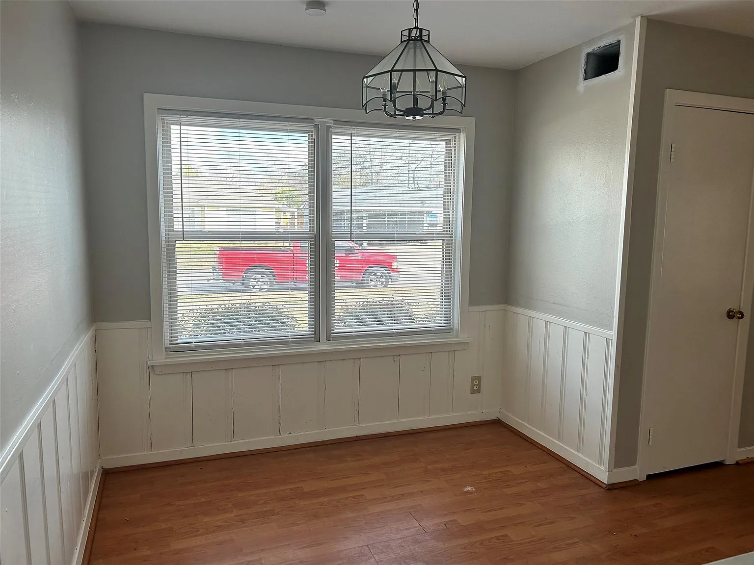 3 bed, 2.5 bath, 1924 sqft, $1,750 — Photo 2