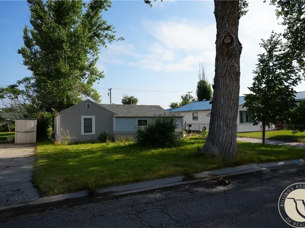 821 W 1st St, Hardin, MT 59034