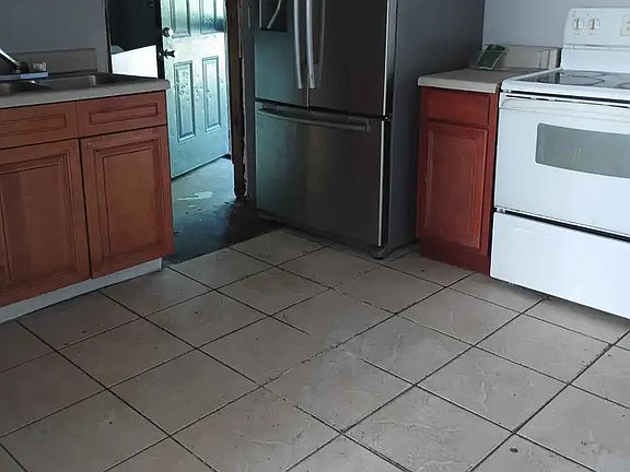 3rd image of 819 N 11th St #1