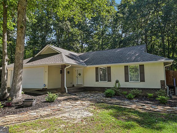 2nd image of 634 Knollwood Cir SE