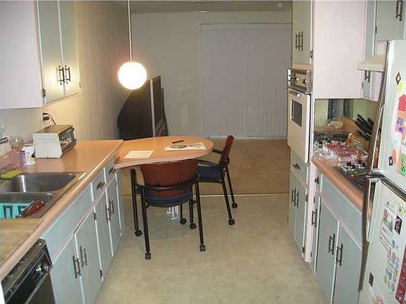 5th image of 6160 Arbutus Dr