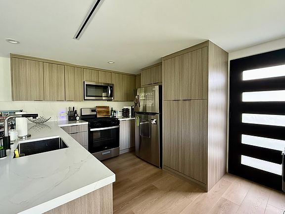 2nd image of 1917 Sunset Plaza Dr #1913