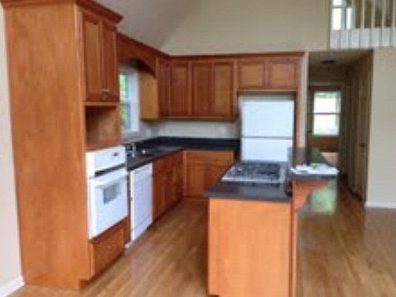 5th image of 213 Morning Glory Dr