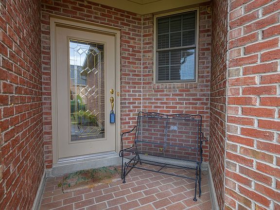 3rd image of 2117 Brampton Ct