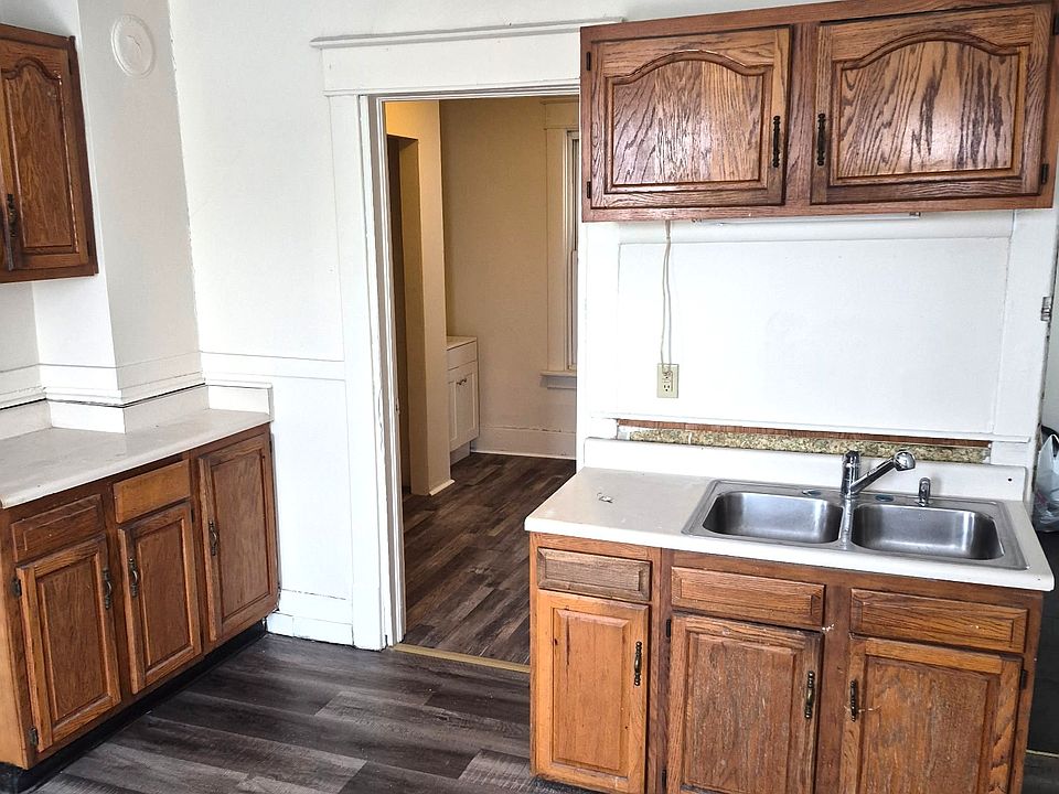 1st image of 601 E 12th St #2