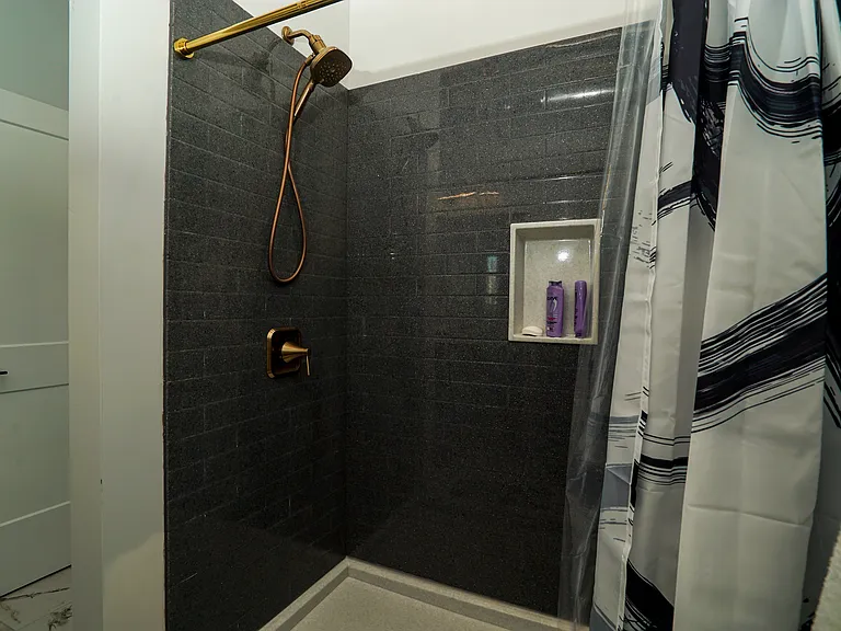 217 N Locust St #6A — Photo 10