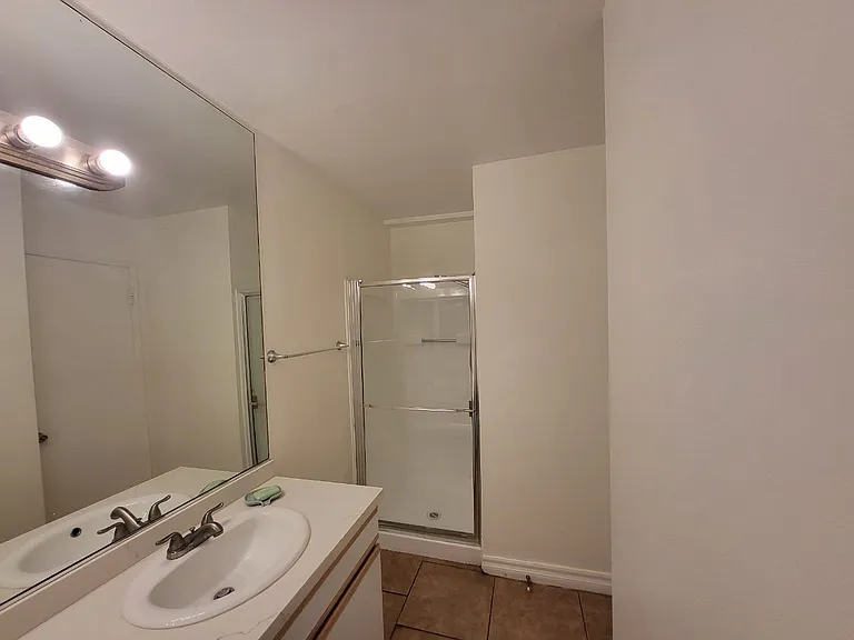 121 Sinclair Ave — Photo 17